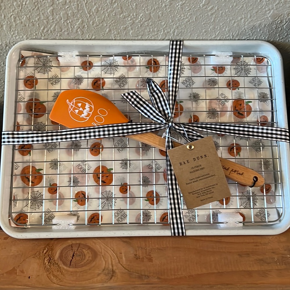 NWT Rae Dunn 15 Piece Baking Set w/Pumpkins and Hocus Pocus!